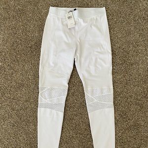Alala white yoga pants NWT (gift / never worn)